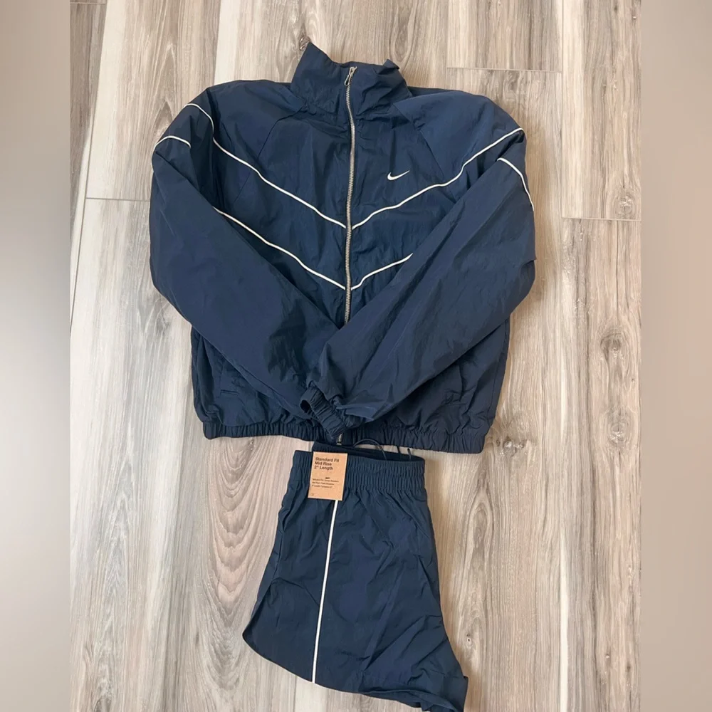 Nike Windrunner Jacket and Shorts - Picture 1 of 2